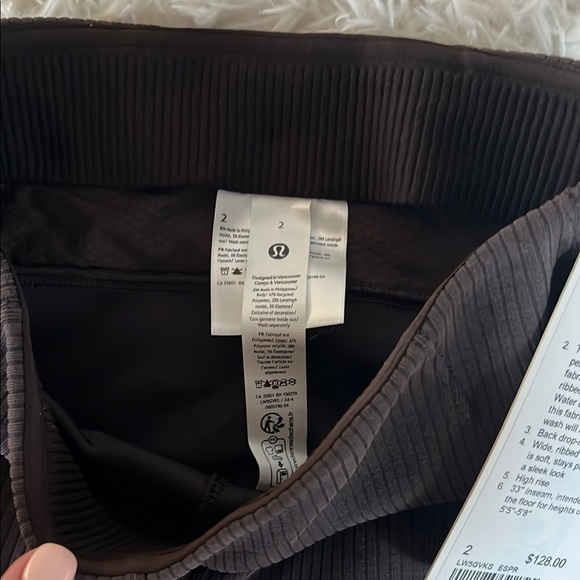 NWT LULULEMON RIBBED SOFTSTREME FLARED PANT - Size 2 - Espresso - Picture 3 of 11